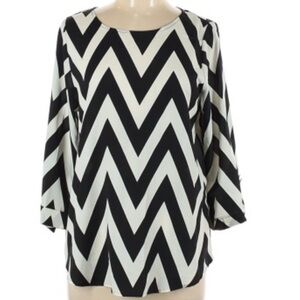UEC Everly black & white chevron blouse medium